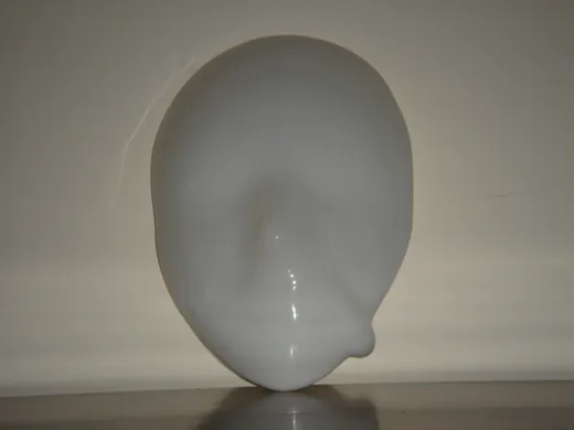 Maschera Bianca · 2005 · 24x17x7,4 · Vetrofusione