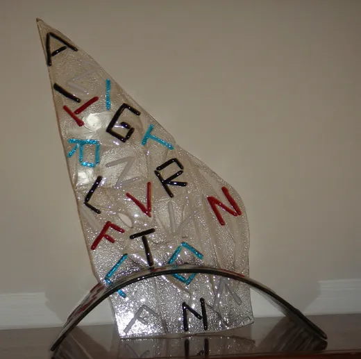 Verba Volant · 2008 · 53x35x28 · Vetrofusione