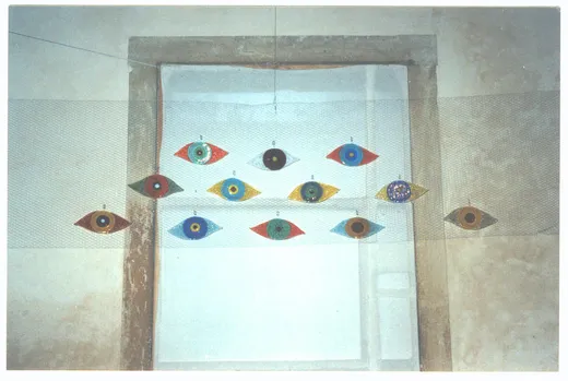 Sguardi · 2004 · Dimensioni Variabili · Vetrofusione